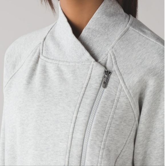 Lululemon Back To It Wrap, Size 6 - Picture 7 of 16